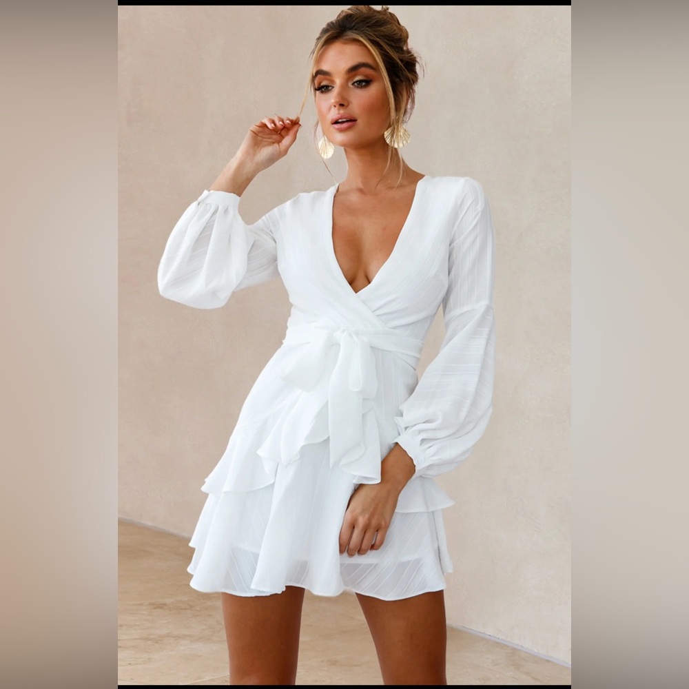 Kerry Layered Selfie Leslie Balloon Sleeve Dress